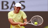 No overthinking Swiatek's mantra at Roland Garros