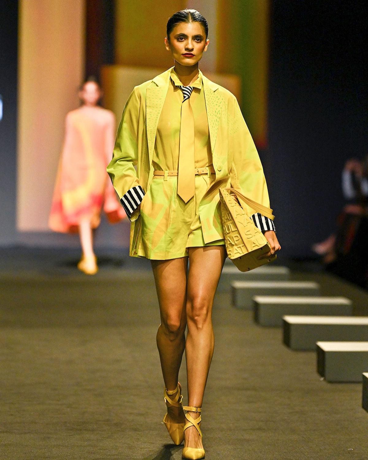 karisma kapoor for satya paul at fdci x lakme fashion week 2025